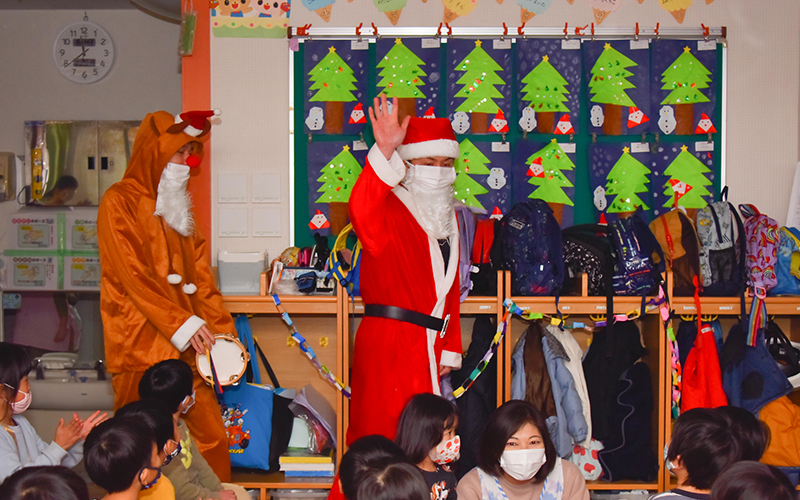 ワクワクお楽しみ会(サンタ登場にみんな大喜び）